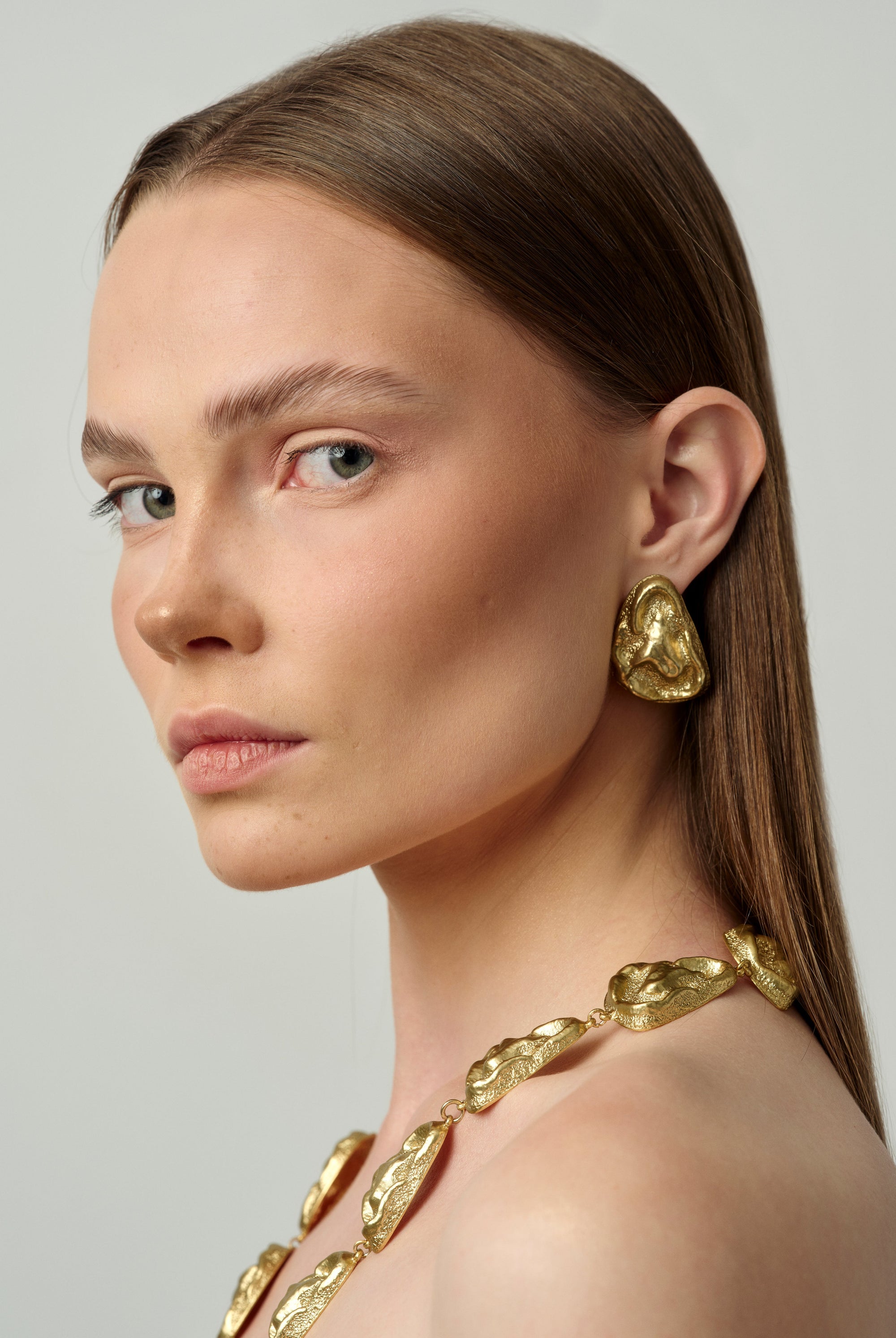 01 Gala Twist Earrings Gold