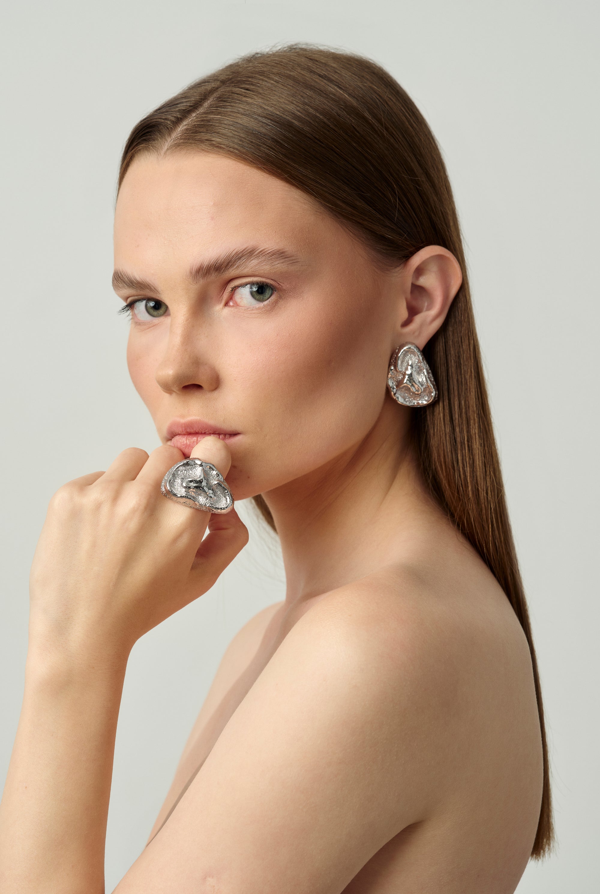 01 Gala Twist Earrings Silver