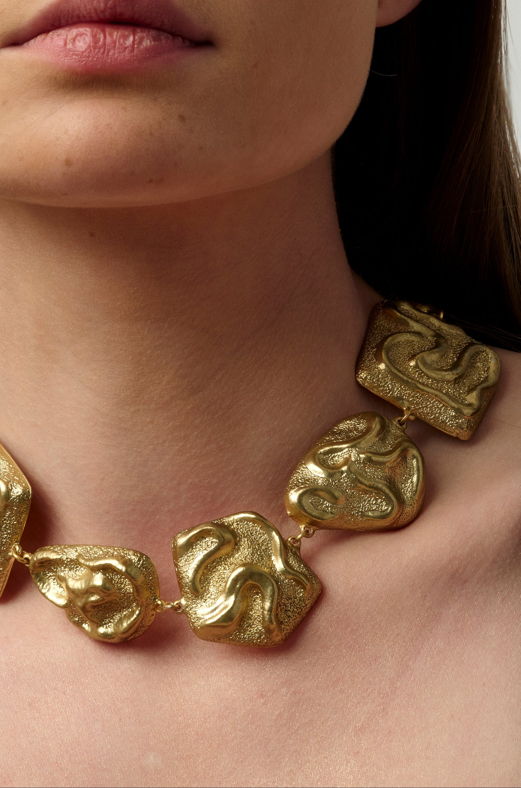 05 Gala Pulse Short Necklace Gold